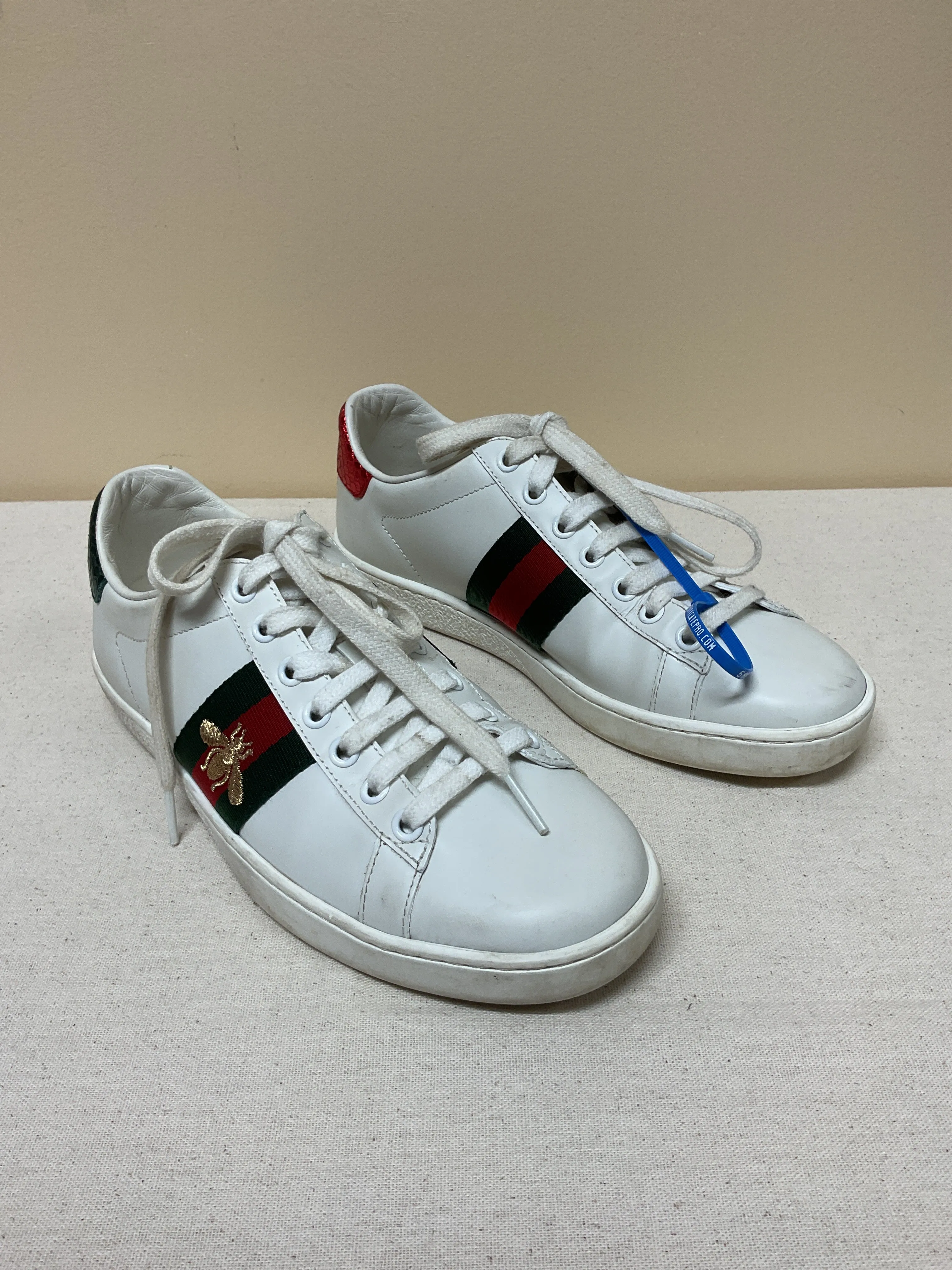 Shoes Luxury Designer By Gucci In Green & Red, Size:6.5